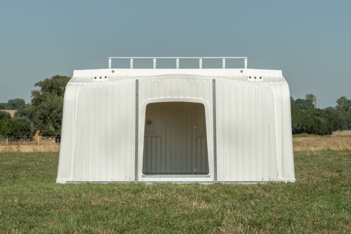 Domek dla dziesięciu cieląt