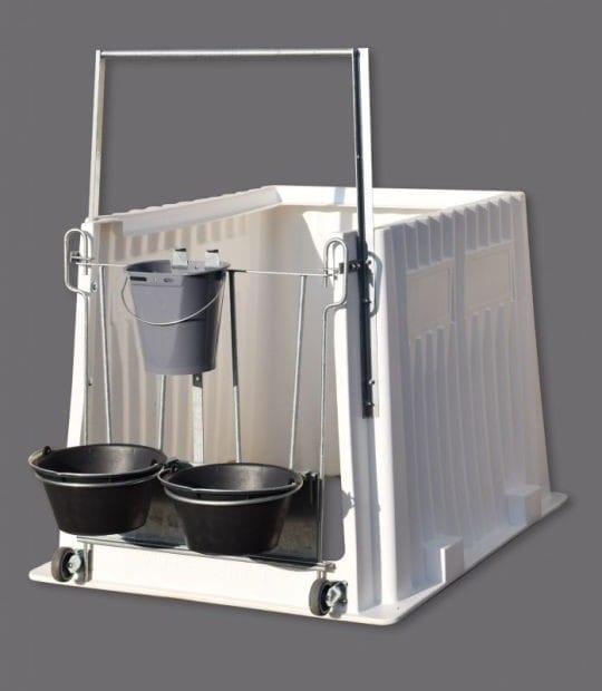 kojec dla cielaka z wiadrami